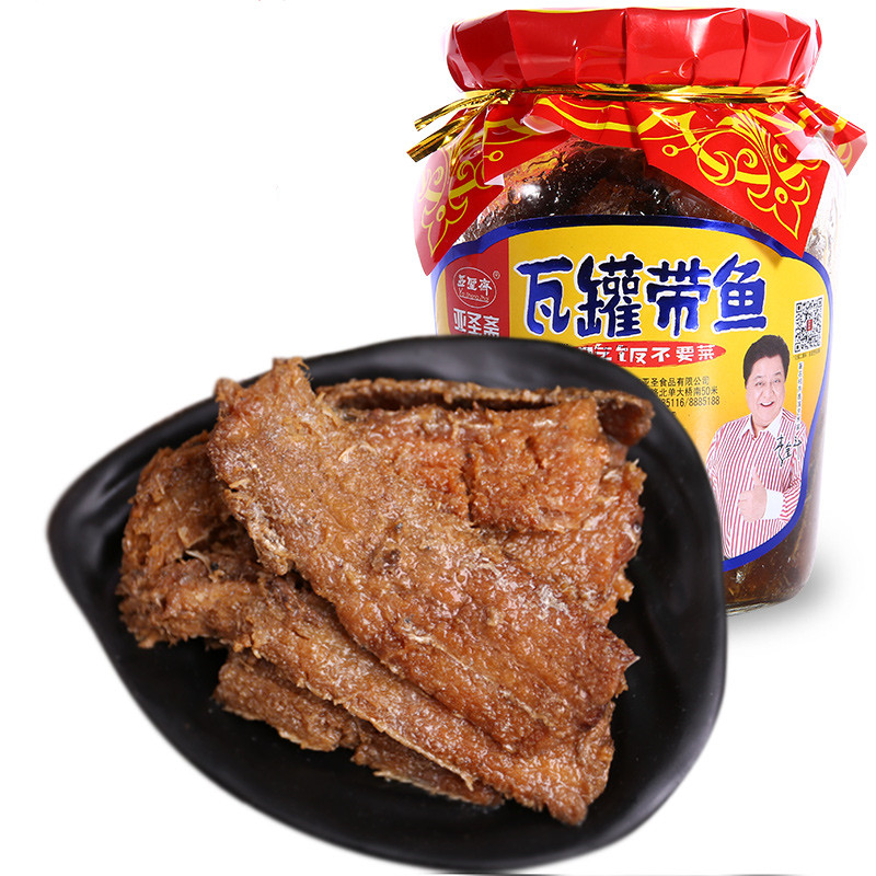 单是自热米饭肯定征服不了小伙伴们,所以最后给大家带来的是罐头鱼哦