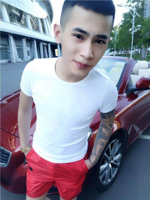 修身社会_快手红人同款社会精神小伙男士修身短袖t恤小码紧身半截袖