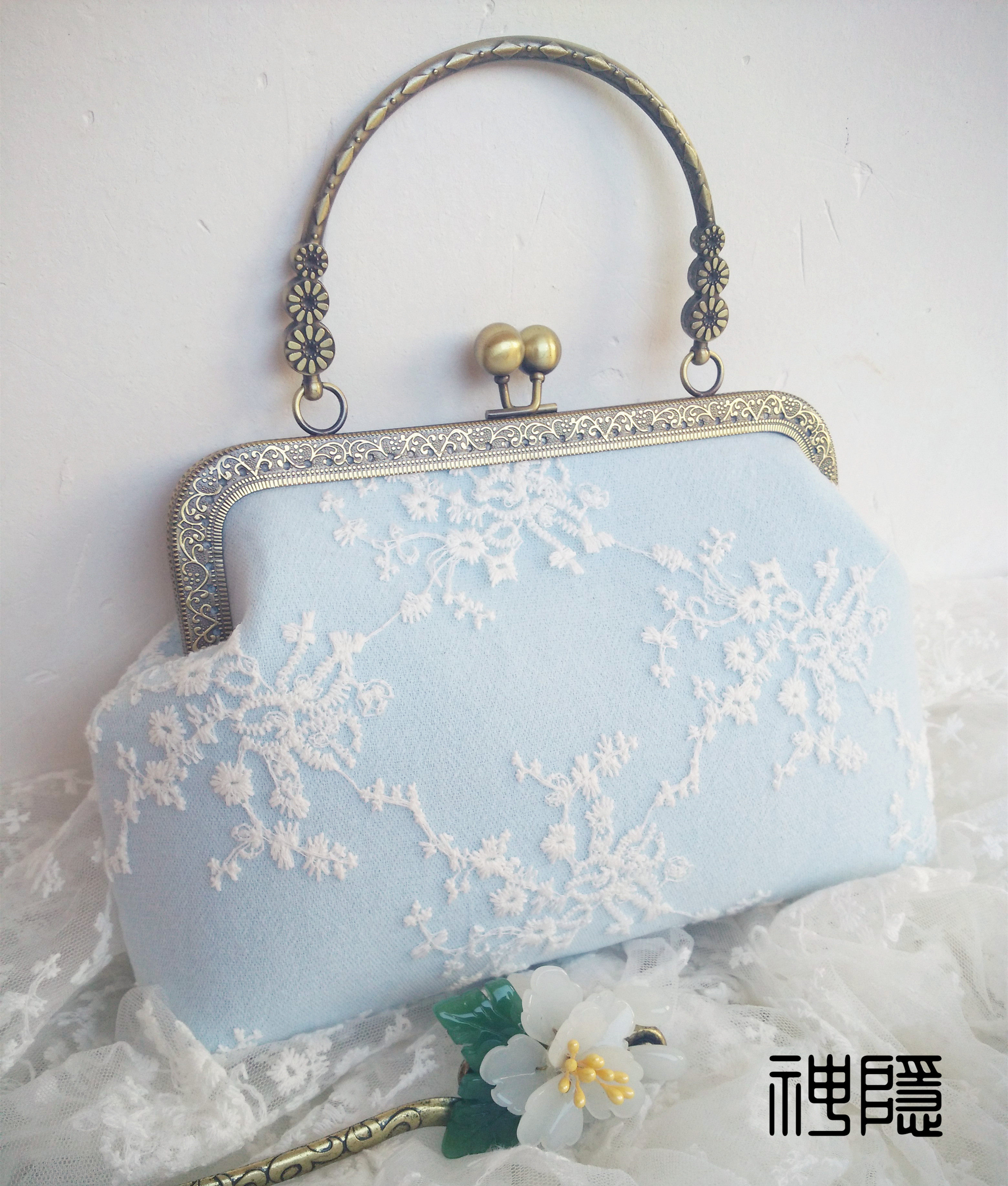 【特价】原创设计 布艺刺绣花朵手工口金包清新复专柜正品