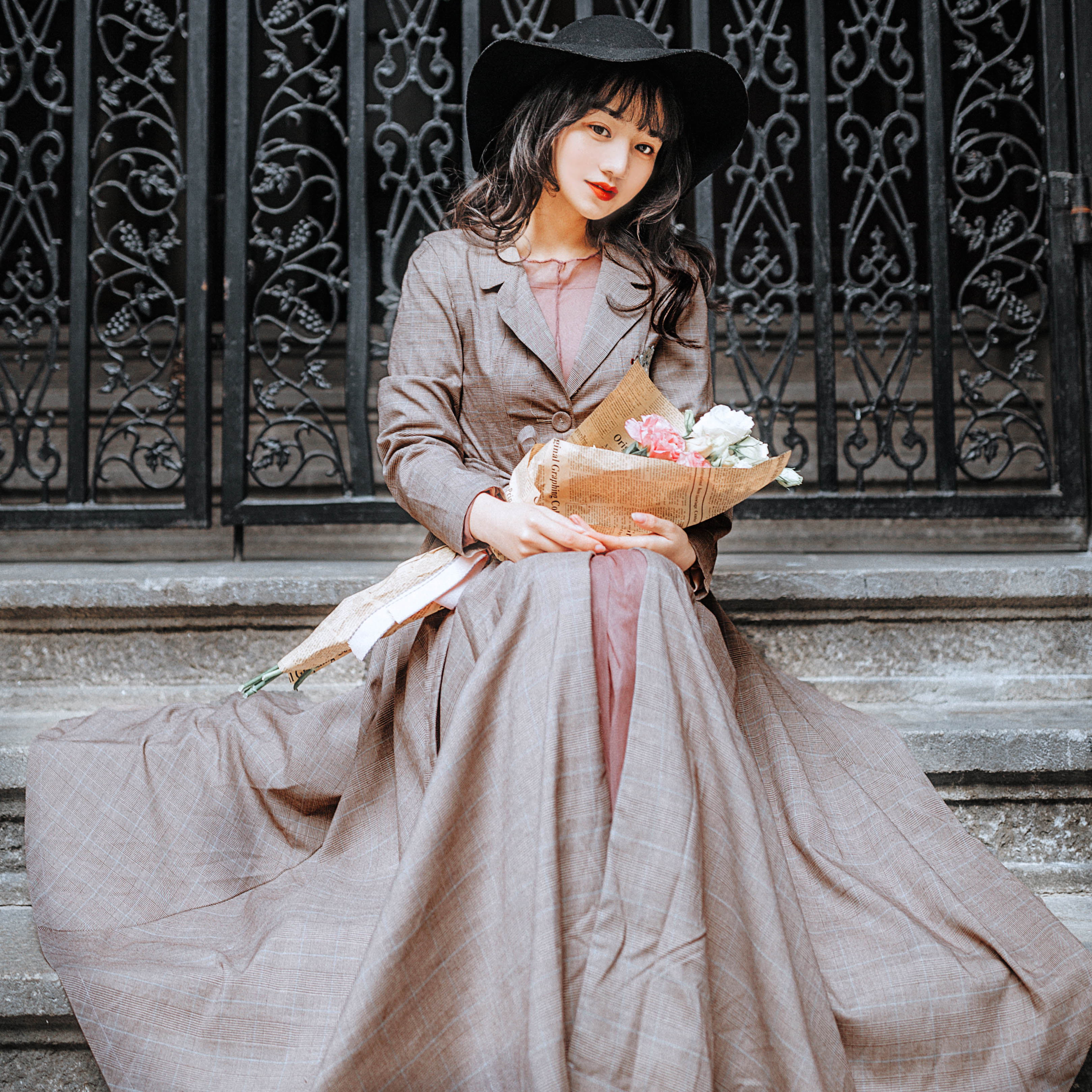 2018春季新款复古格子修身精致绣花英伦风气质格纹风衣长外套女