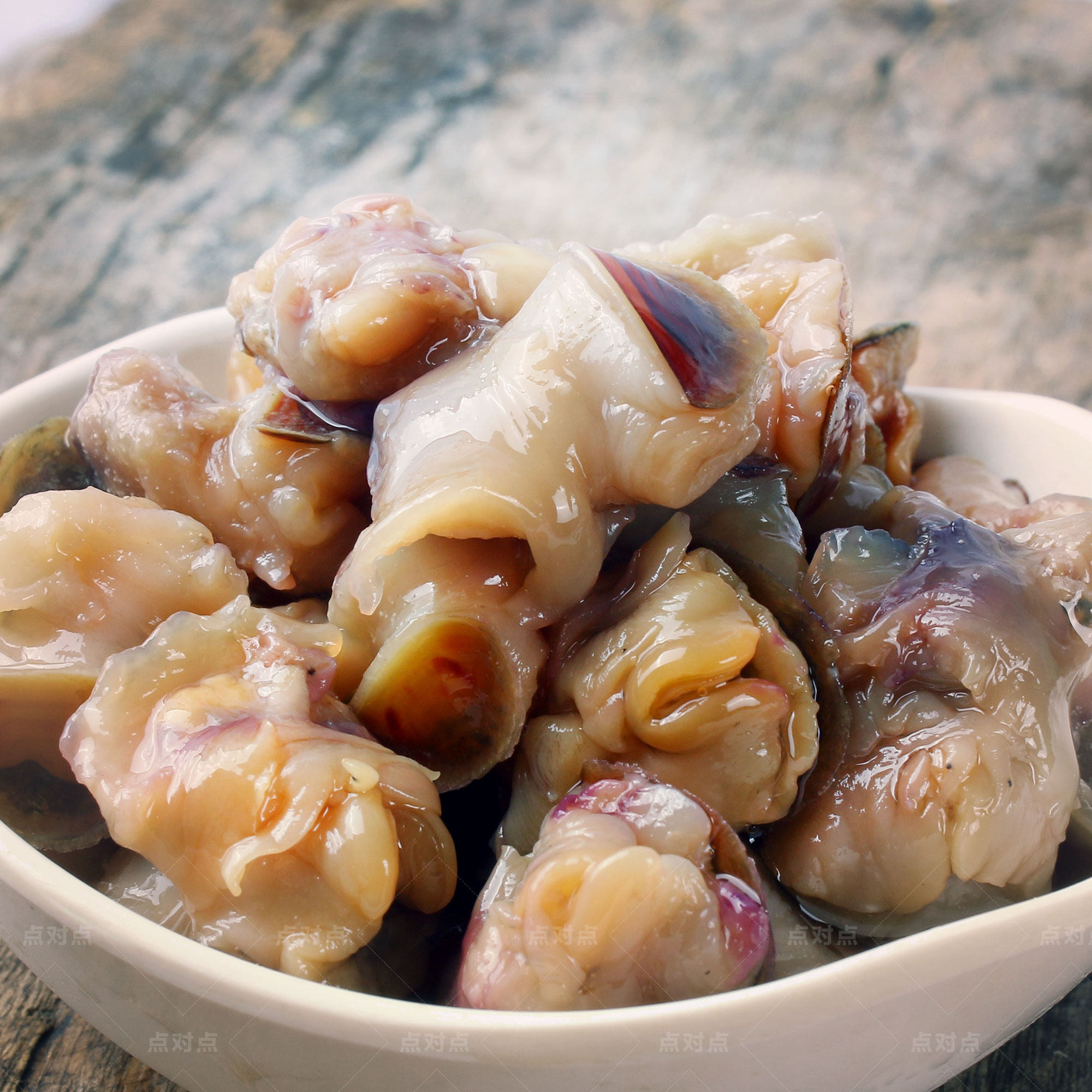 去购买 新年前后,舟山人会做上一道烤菜年糕来应应景,预示着明年