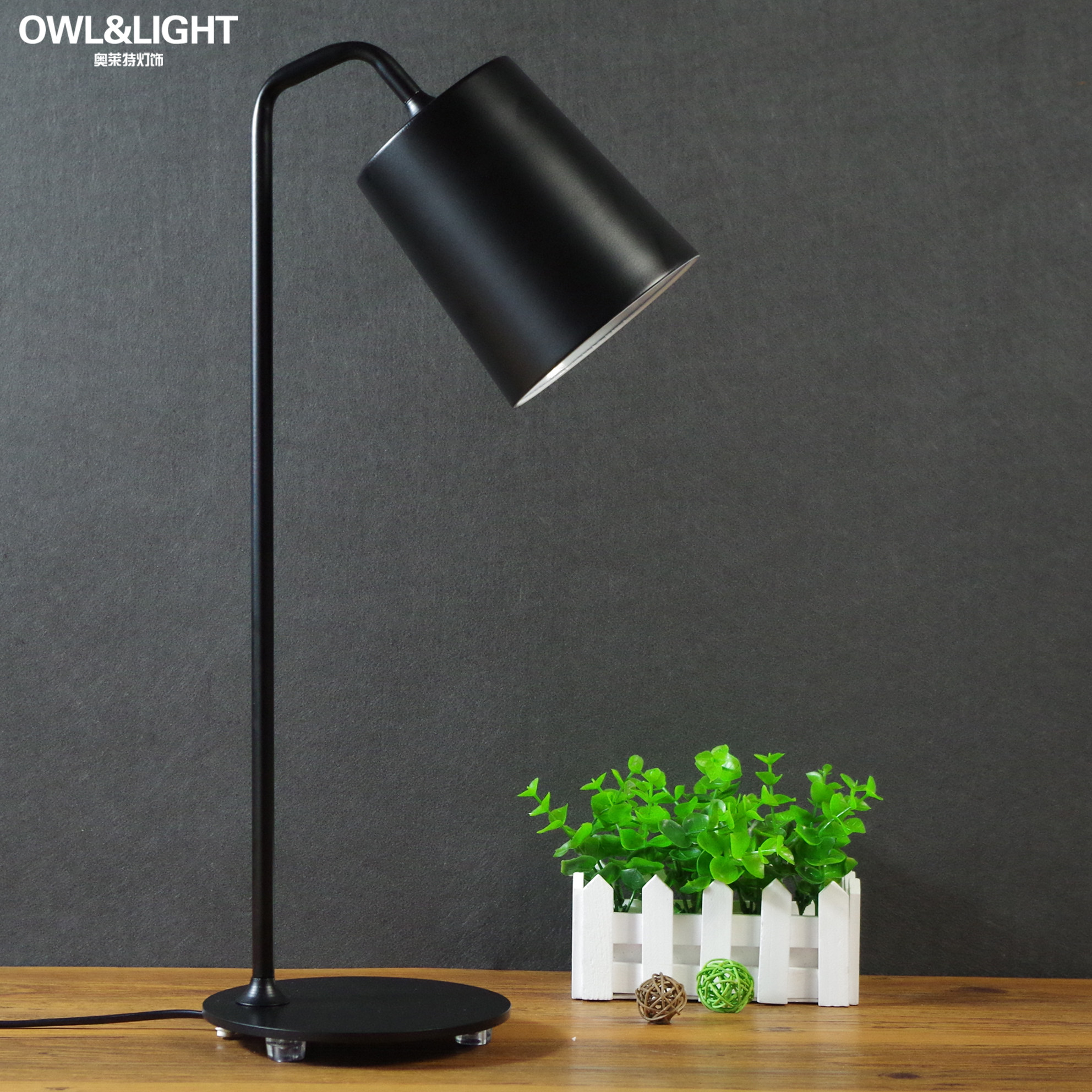 北欧现代简约铁艺护眼学习阅读工作led台灯创意个性办公室书桌灯