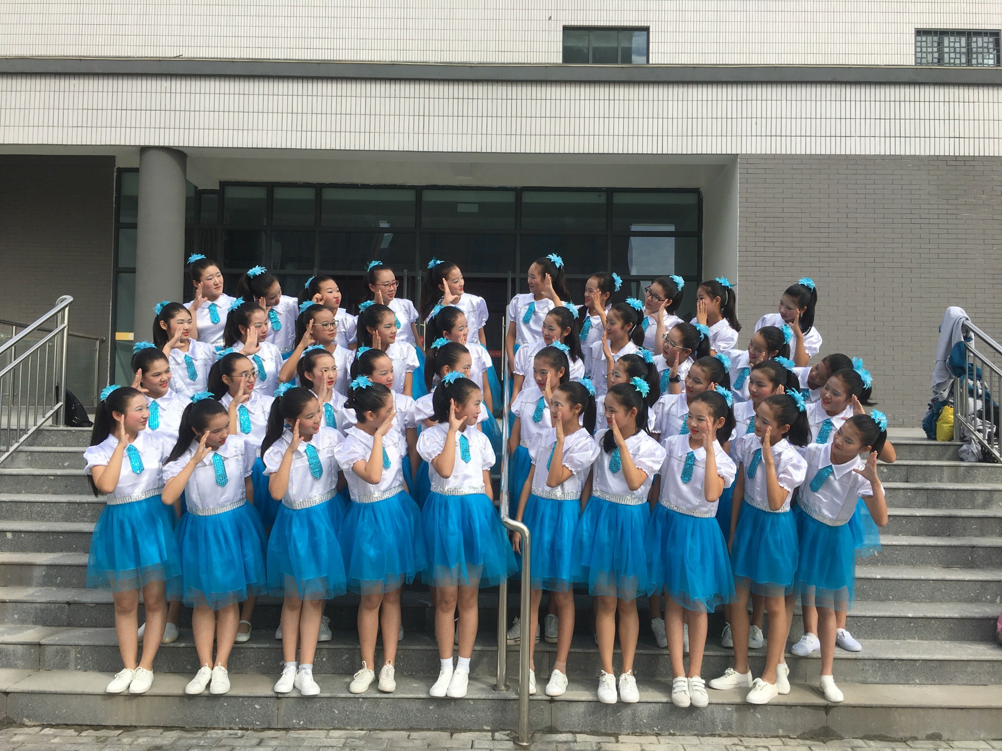 儿童大合唱男女童朗诵演出服装小学生天蓝色公主裙中童少儿合唱团