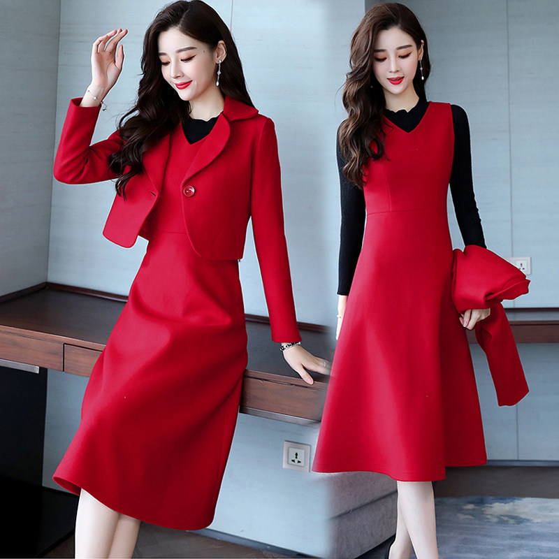 礼服连衣裙冬 毛呢_敬酒服女红2018新款秋冬季毛呢套装结婚回门连衣裙