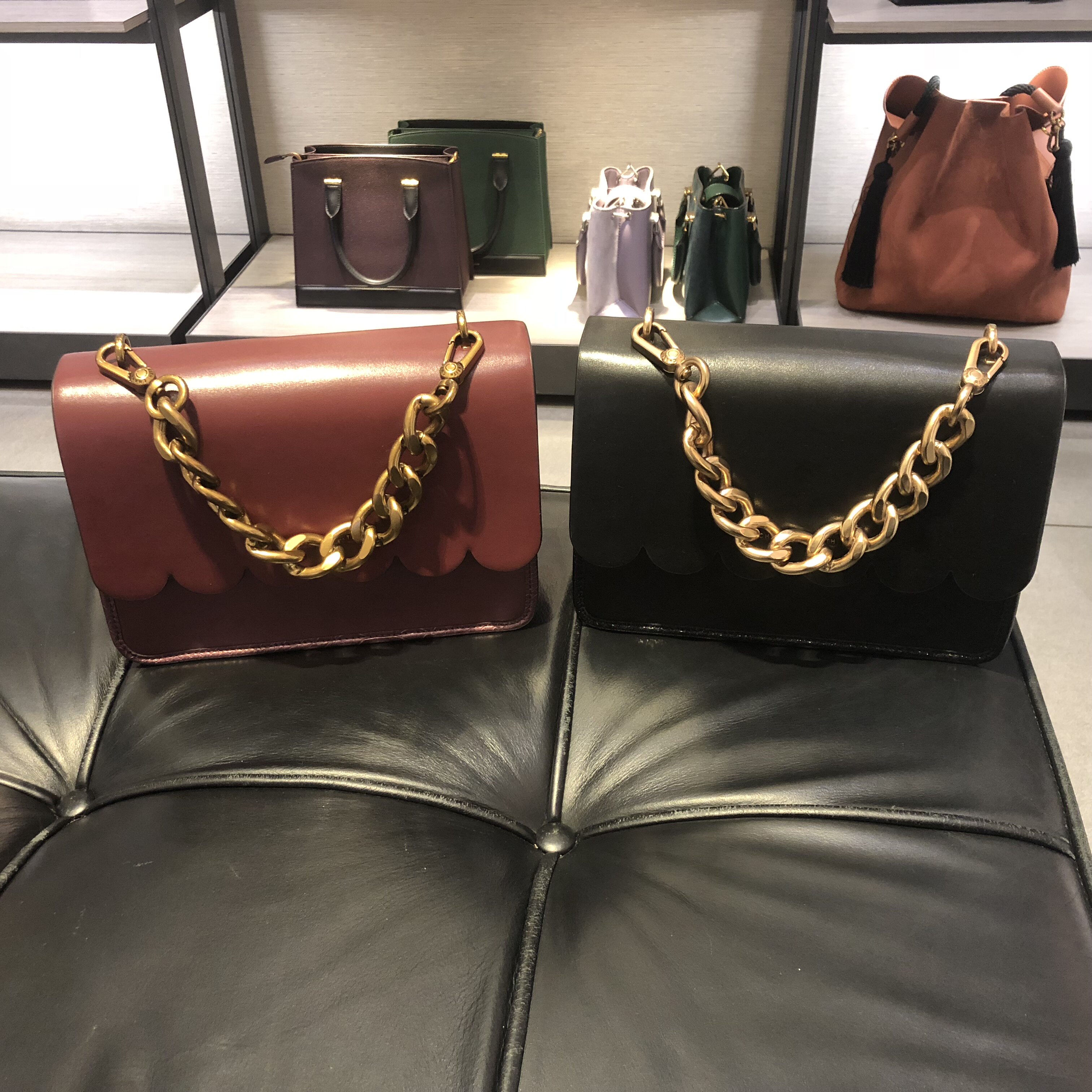 热销小ck包链条_新加坡小ck女包 金属粗链条波浪纹翻盖单肩包 ck2