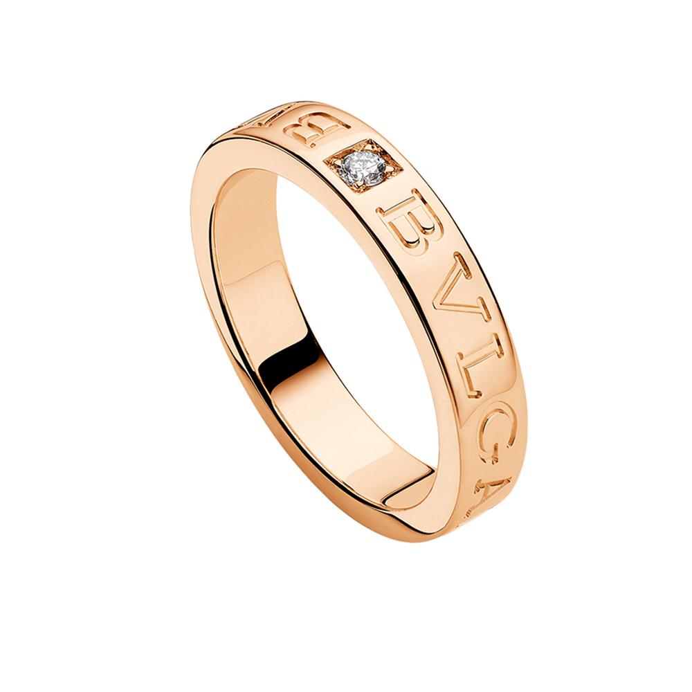 闻名遐迩的宝格丽钻戒深受国内外人士的喜欢,宝格丽来自艺术之都