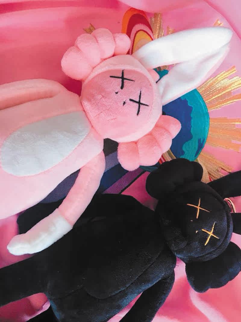 x kaws original 毛绒公仔 兔子女仆 充电宝 粉色限定优惠券