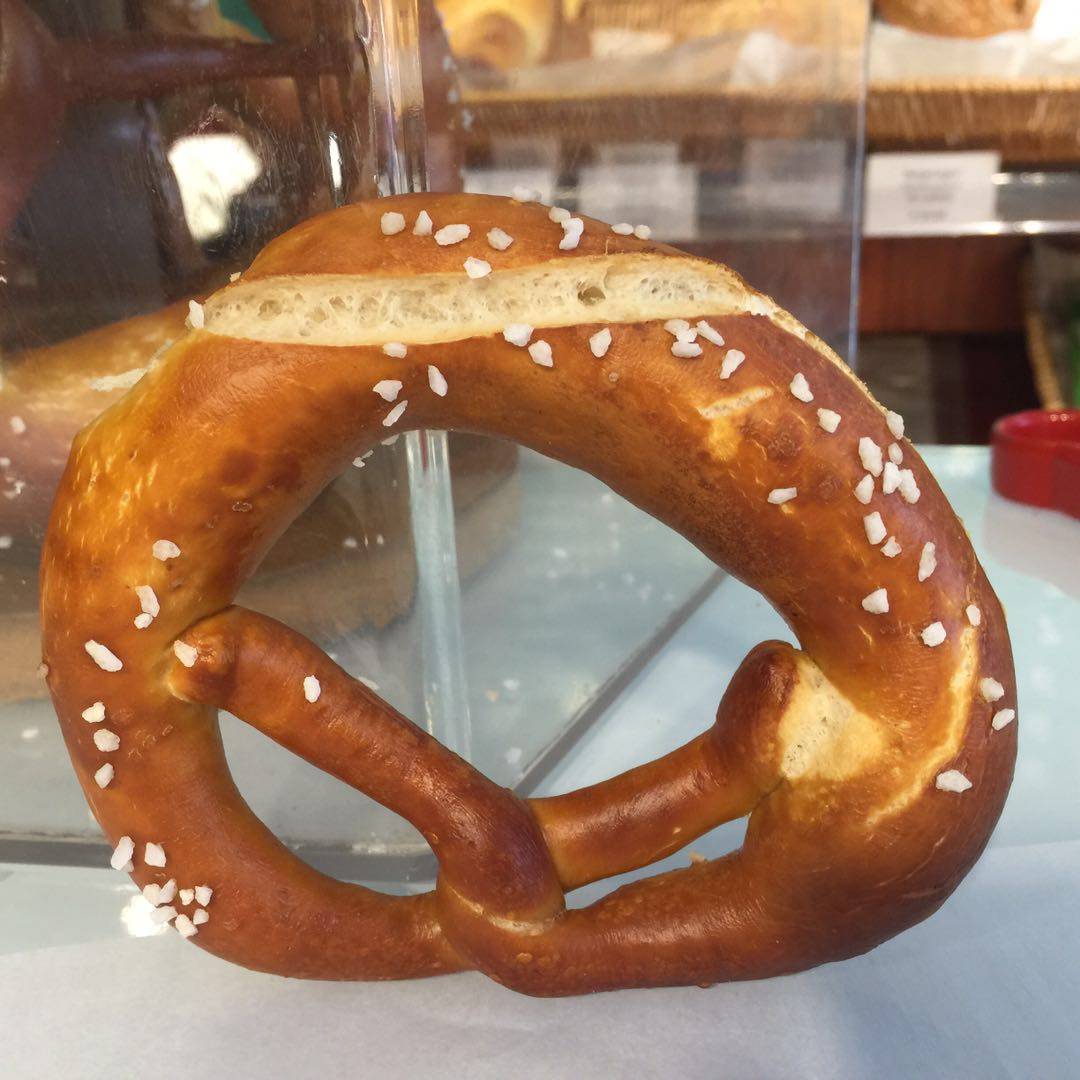 一折鸡腿面包 零食小吃_手工德式小扭结饼 碱水面包 碱水圈 碱水结