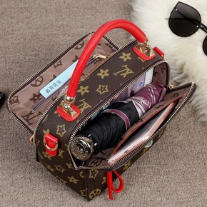 白色休闲斜跨女包