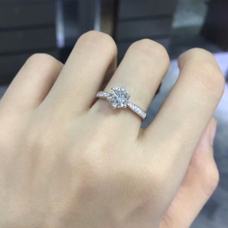 30分50分1克拉钻石戒指gia裸钻定制求婚结婚钻戒18k白金情人节