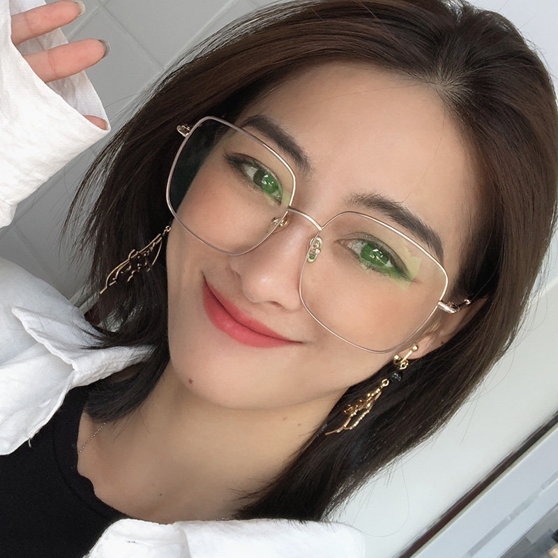 近视眼镜女大脸 方脸