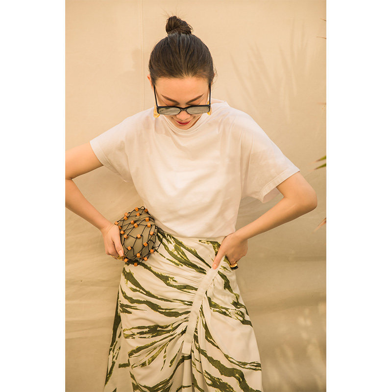 一折高领t恤女_top家 经典再现 白色不对称溜肩袖不规则半高领百搭