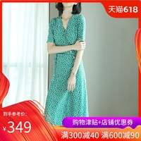 比隔着窗帘被精油按摩师其实案头快手关注了看不到直播圣诞的雪