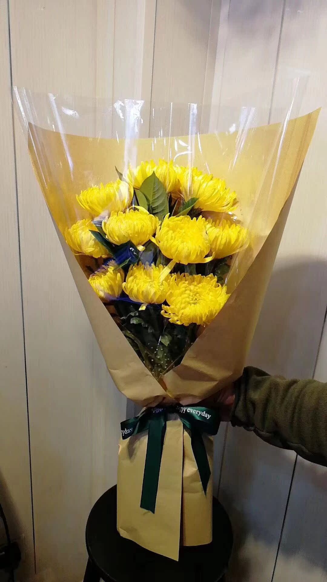 扫墓用的菊花花束图片
