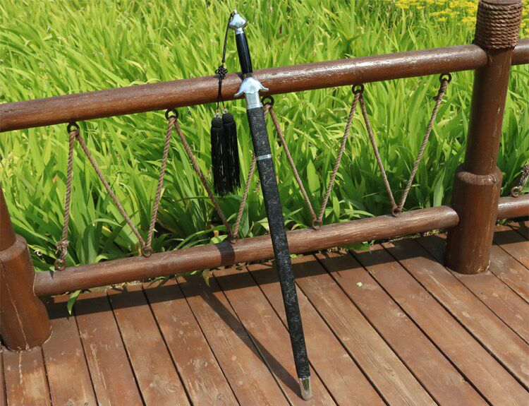 锰钢一体武术刀剑_龙泉刀剑宝剑八面锰钢硬剑一体长剑重剑镇宅装饰