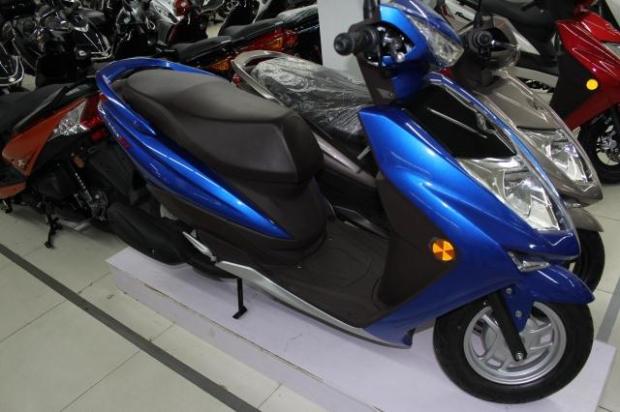 雅马哈电喷赛鹰125踏板车摩托车小绵羊迷你代办车牌yamaha劲战