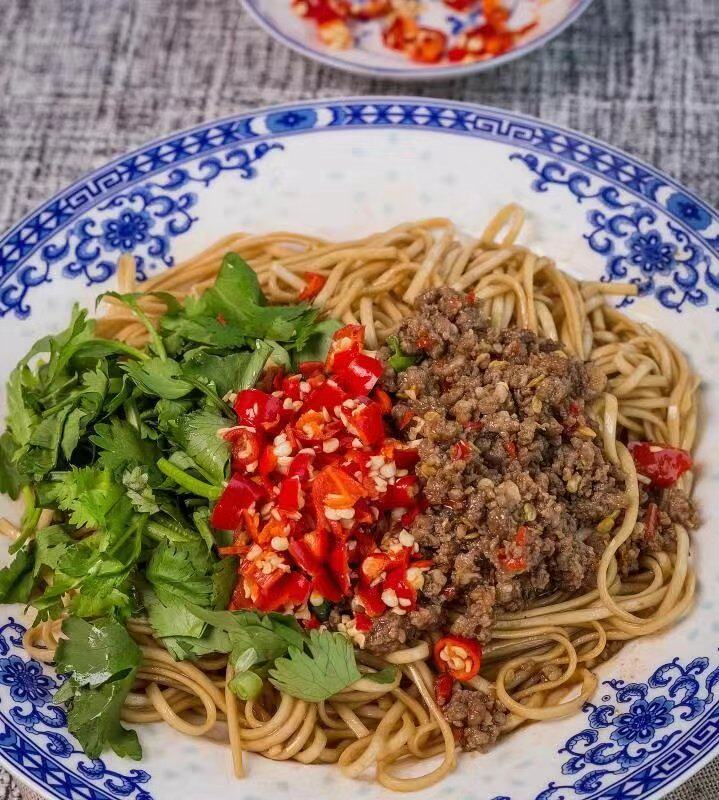 拌面调料包_宜宾特产生椒牛肉面干拌面调料包净含量180克pk宜宾燃面