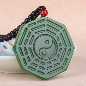 开光和田玉八卦吊坠菠菜绿碧玉太极八卦挂件转运辟邪护身男女款