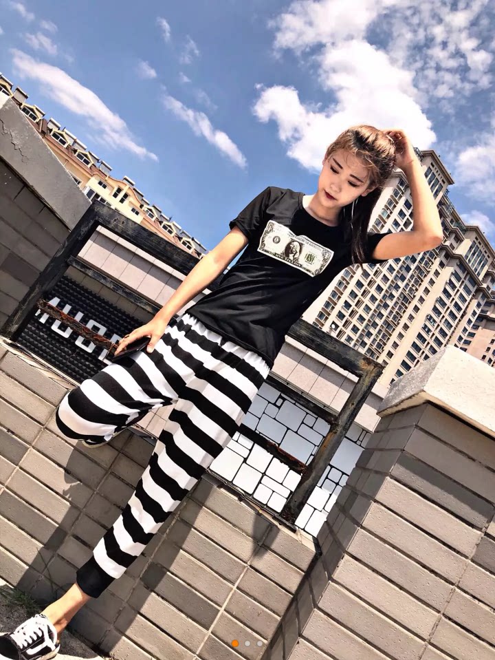 快手_社会女裤子快手女生韩版宽松黑暗萝莉大美帝王妹v5师同款精神