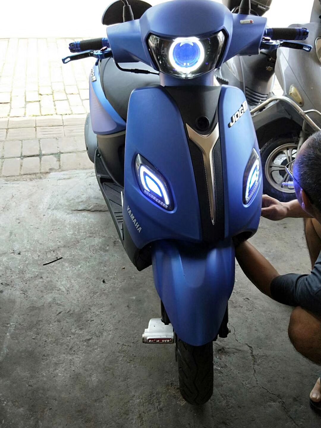 热销天使眼_特价雅马哈新巧格i大灯总成q5透镜海拉5透镜天使眼恶魔眼