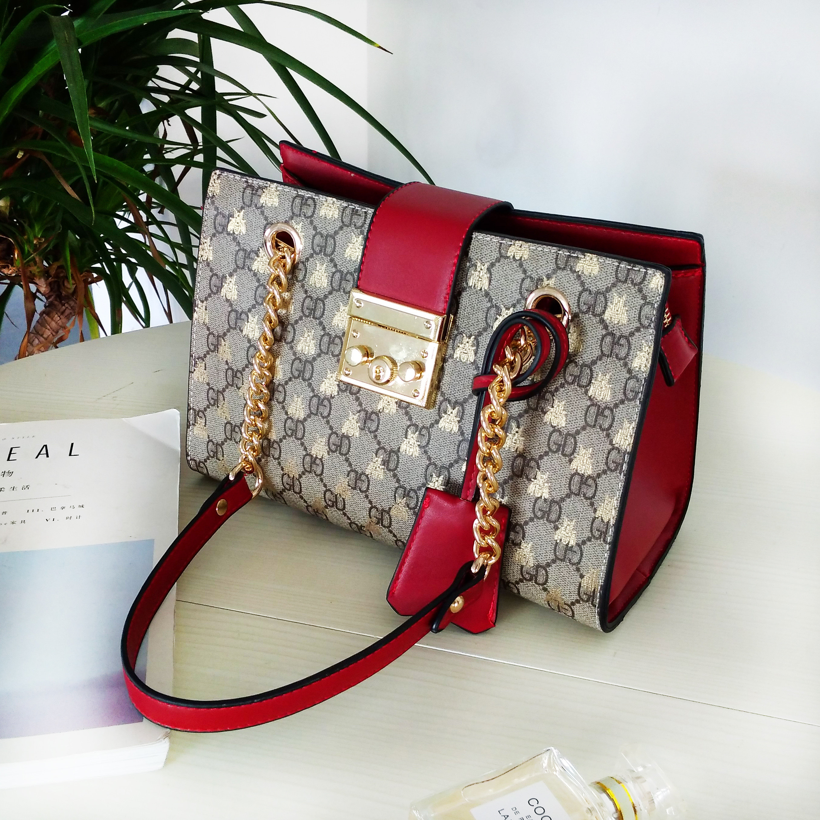 老花女包 单肩 大气_2018新款印花锁扣链条手提包 大牌老花单肩女式包