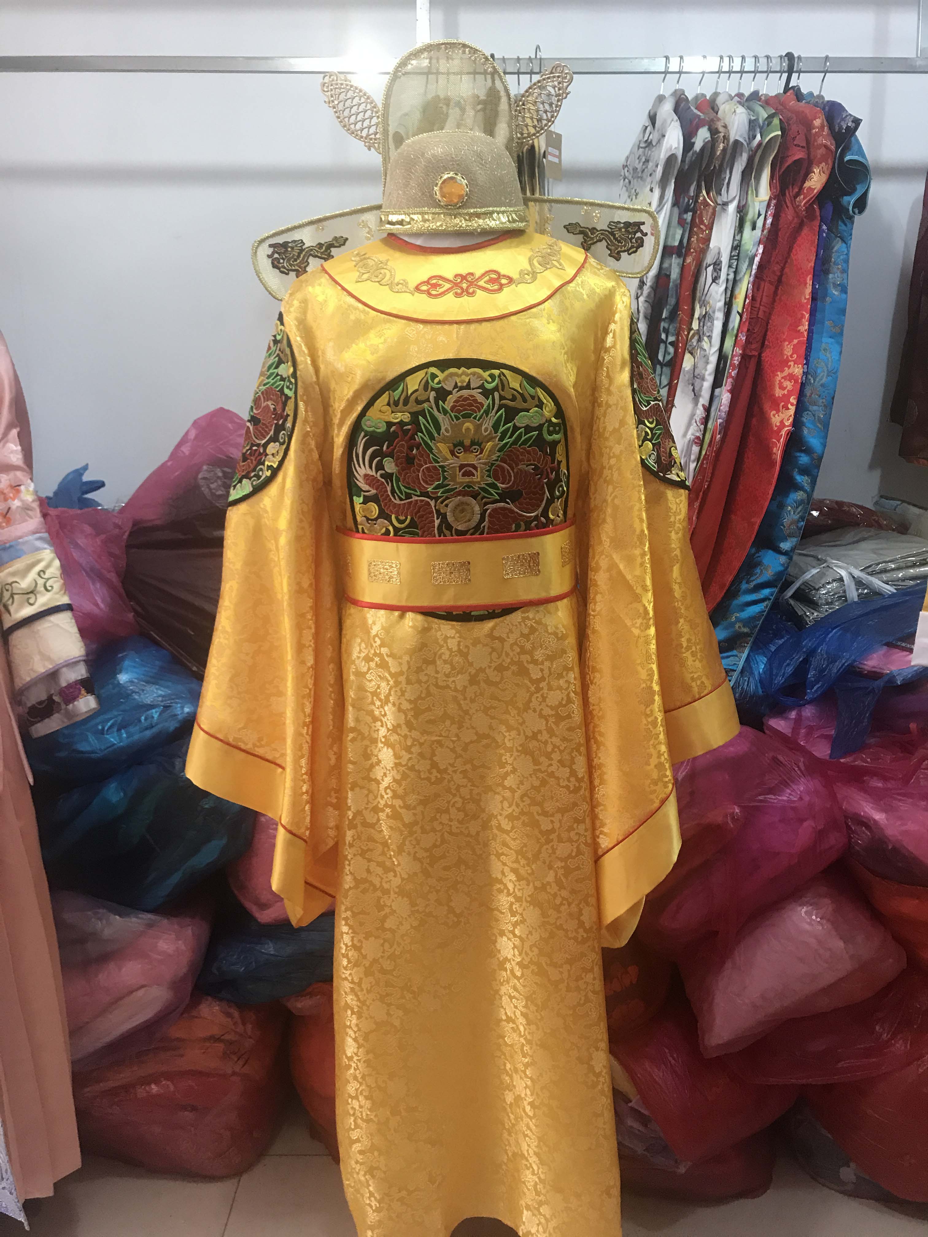 一折龙袍 皇帝服装_2018新款明朝朱元璋古装皇帝龙袍 舞台演出服汉服