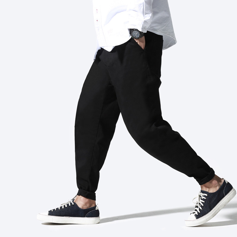 男生穿的有种很潮裤子里面是一条紧身长裤外面