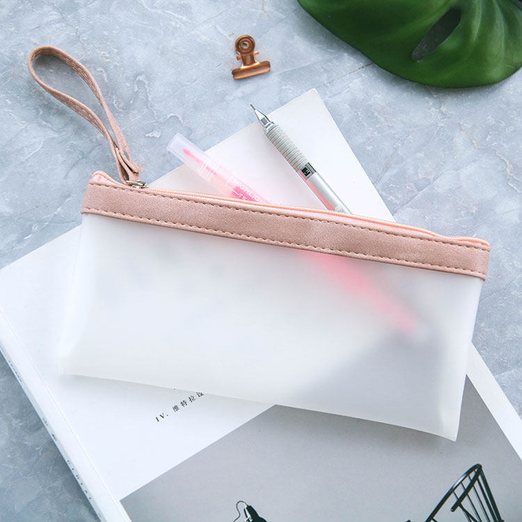 特别推荐 半透明简约柔软笔袋 表层磨砂防水 还可作收纳袋洗漱包