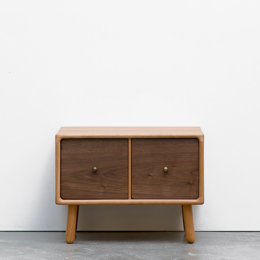 小巧牀头柜 担当大作用