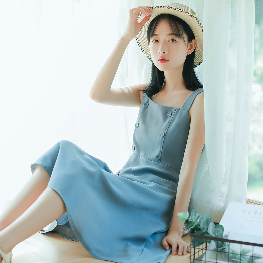 首页 女装 > 木易易 文艺吊带连衣裙夏装2018新款女纽扣装饰学院风