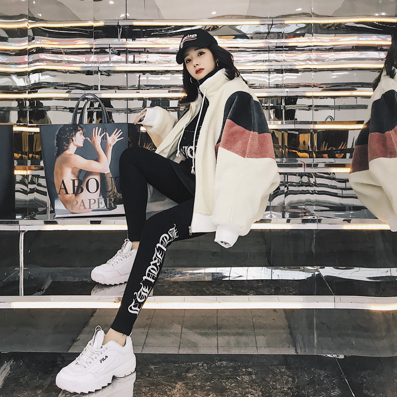 棒球服搭配凸显气质 女生棒球衣搭配技巧