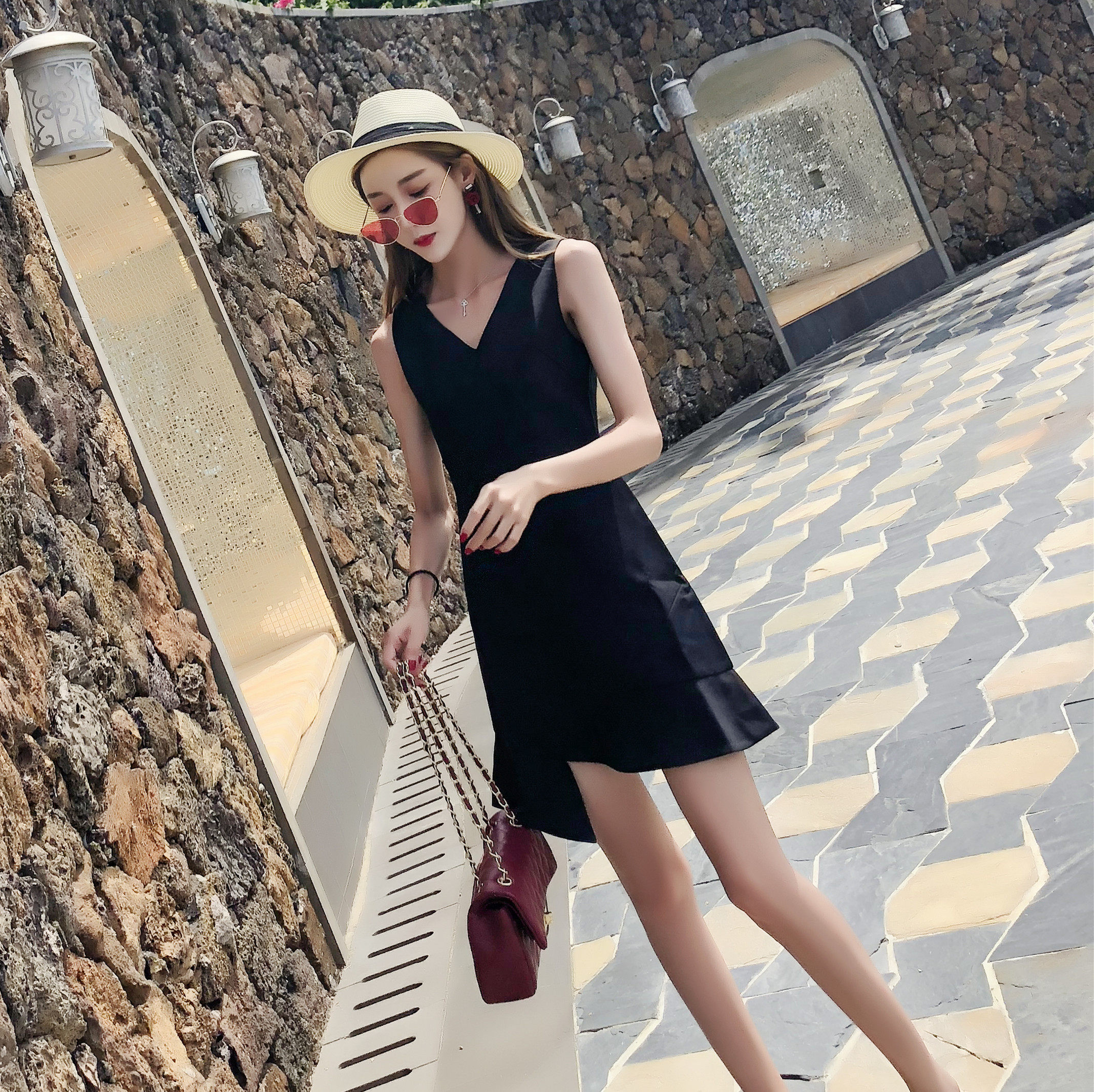 包邮 新品v领不规则鱼尾 荷叶边下摆连衣裙修身显瘦小黑裙小礼服裙子