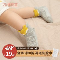 我在她双腿间疯狂吮吸 轻揉慢捻她的那颗红豆 轻揉慢捻她的那颗红豆