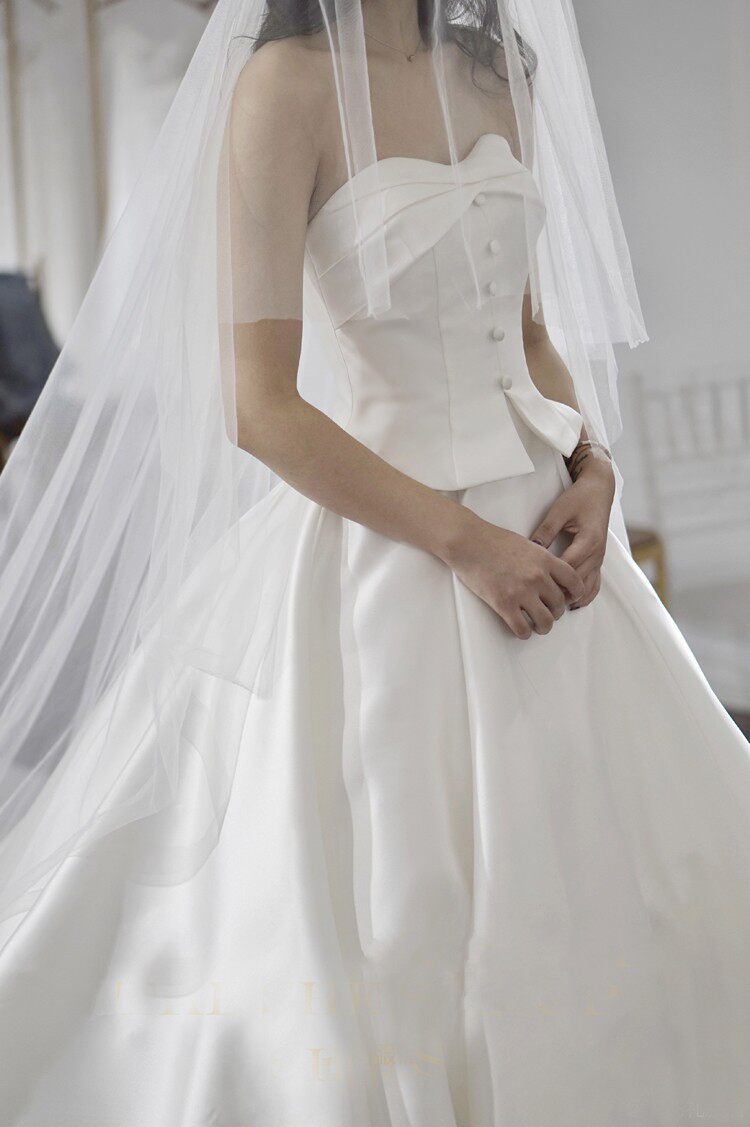 森系婚纱2019新款甜美抹胸缎面婚纱新娘显瘦长拖尾公主梦幻轻婚纱