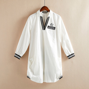 白色长袖连衣裙怎么搭配