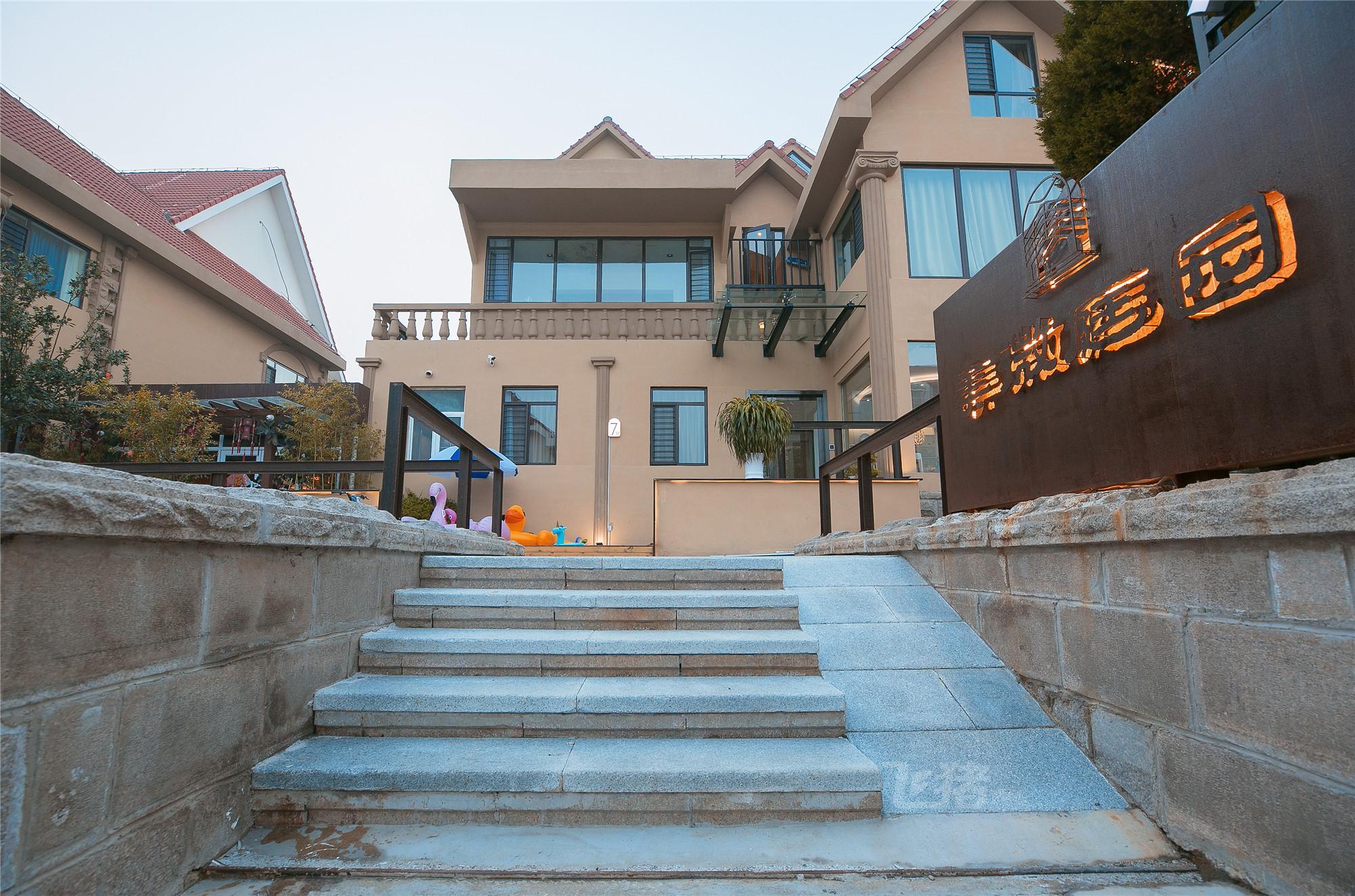 青岛美微别墅庭园海湾海景家庭房别墅林星分布酒店融图片
