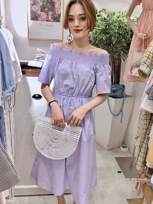 蕾妮renee夏季新款小清新简单露肩连衣裙收腰显瘦一字肩中长款裙