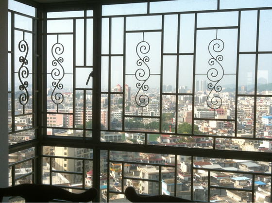 阳台隐形网_港式窗花 阳台窗户隐形防盗网防护网窗 广州艺术铝合金