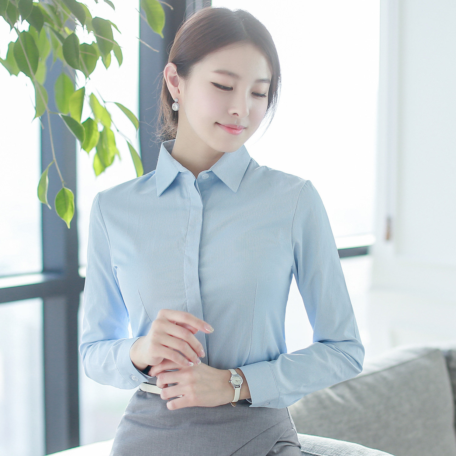 穿上时尚职业衬衫做个美丽都市小白领