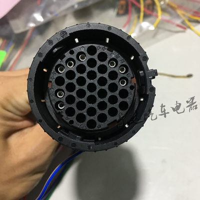 东风天龙康明斯雷诺玉柴依米泰克尿素泵电源线束插头插座圆型8线