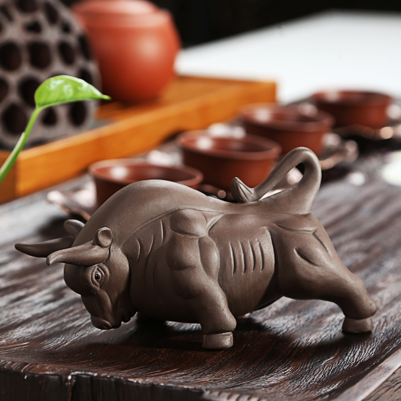 茶桌太过单调,那就摆上一些小摆件吧