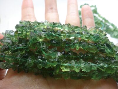 宝石原矿 高净度绿色磷灰石原矿打孔长链40cm