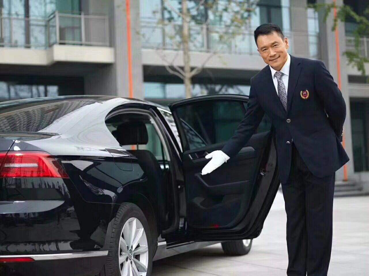 广西南宁旅游接接送机服务吴圩机场接送服务 爱猪