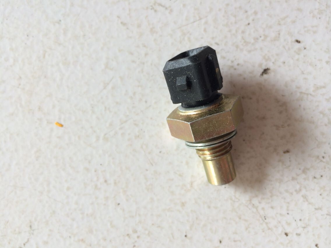 五菱之光6376水温传感器荣光6407冷却液温度鸿途感应塞宏光s兴旺