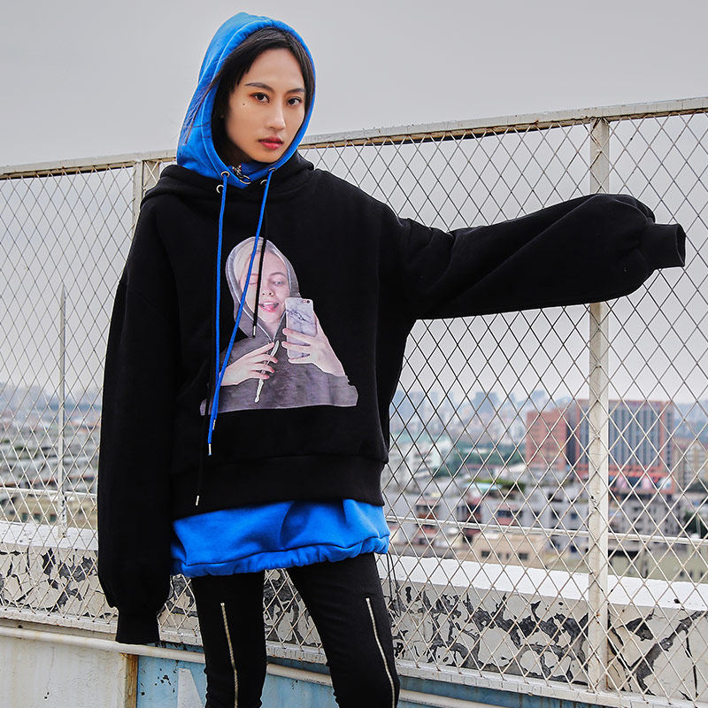 月老家 bf风撞色双帽子假两件恶搞人物烫图连帽加绒保暖卫衣女冬