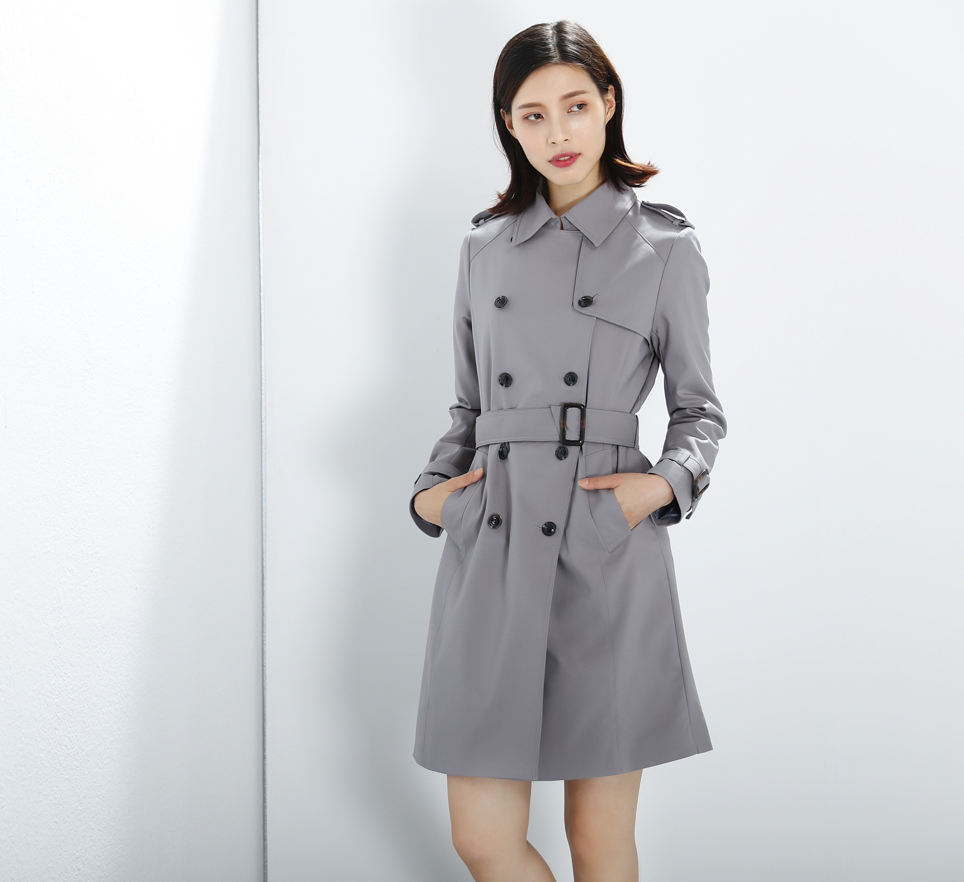 修身显瘦_白羊家 春秋长款修身显瘦品质风衣女款风范女装外套优惠券