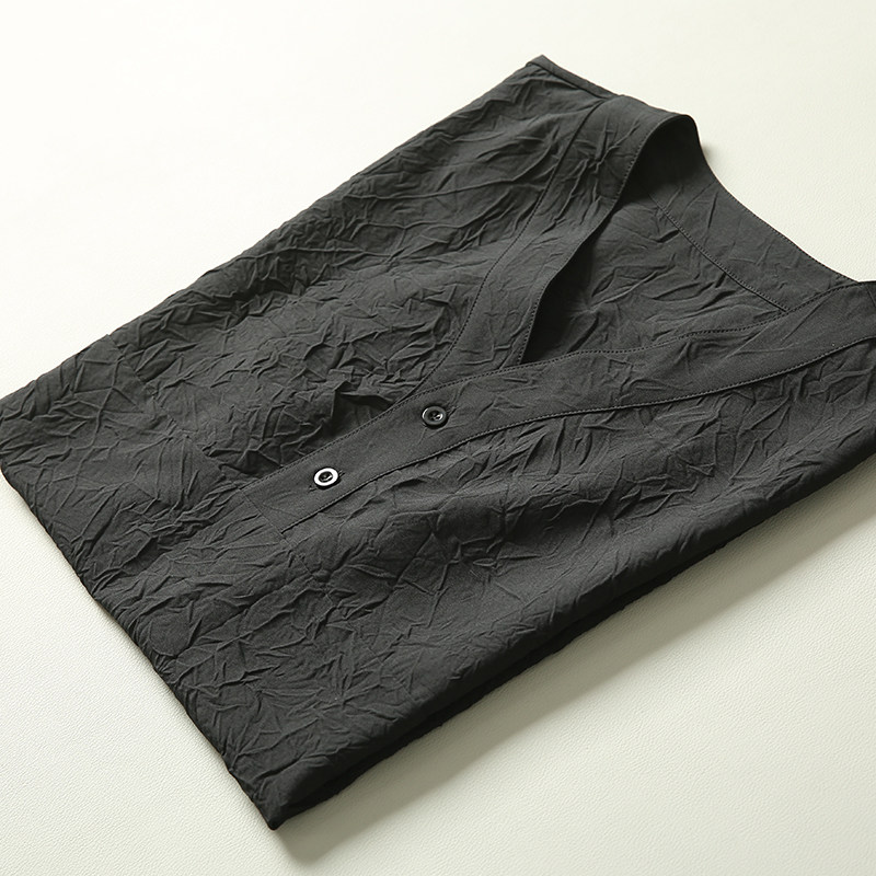 18年夏季新款 天丝褶皱面料 舒适透气 纽扣v领男士修身短袖t恤