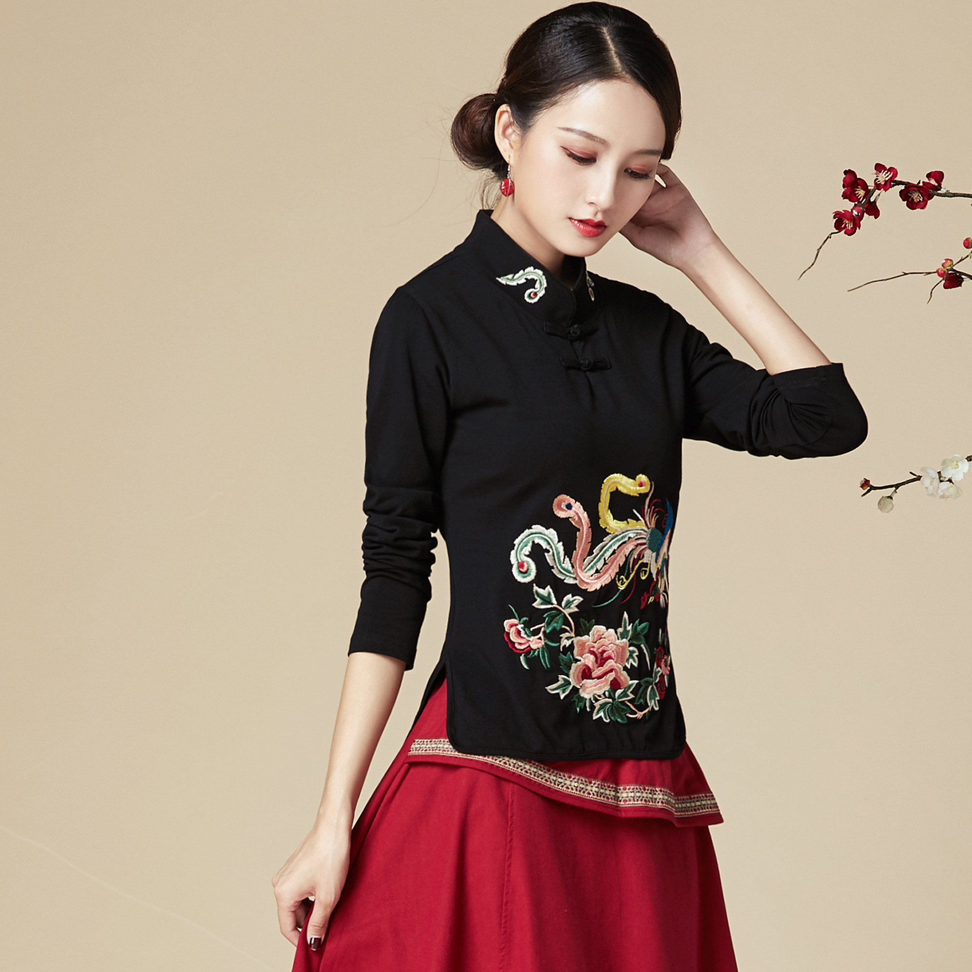 民族风女装上衣 长袖红色 显瘦