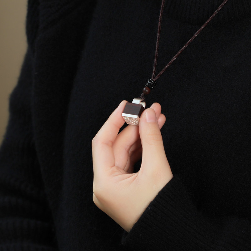 刻字项链女 定制_创意礼物999纯银镶嵌紫檀木印章吊坠男女情侣项链