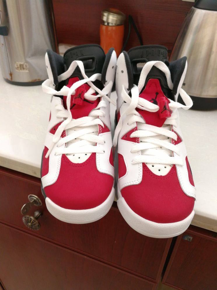 物流到爆炸,懵逼～～aj6胭脂红颜值很高～穿上超级酷炫.